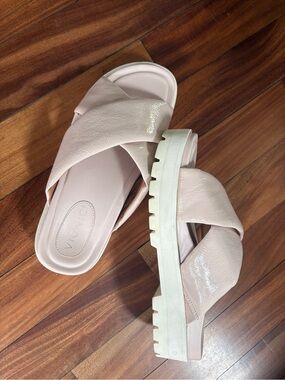 Vionic Pale Pink/Nude Patten Crisscross Platform Slides